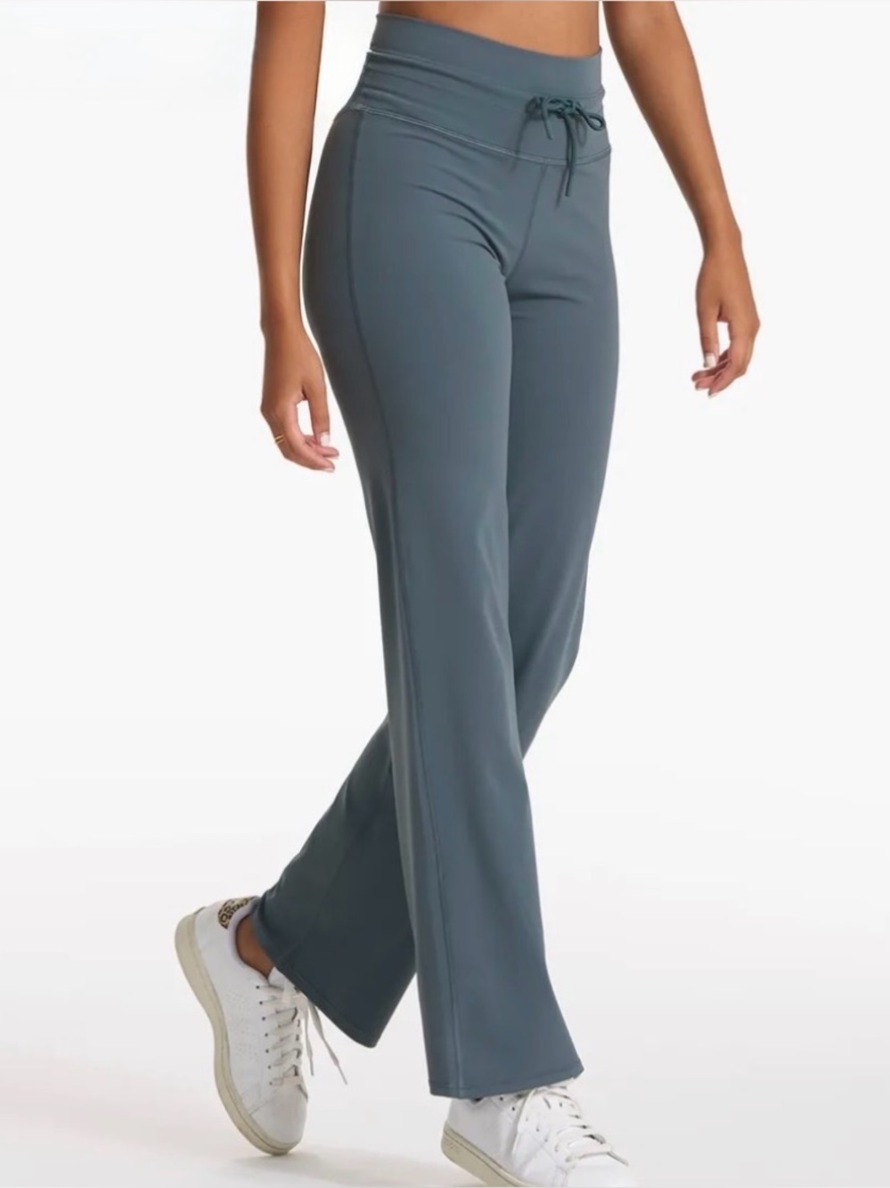 Vuori Daily Wide Leg full length high waist Size Medium stone Women Pants